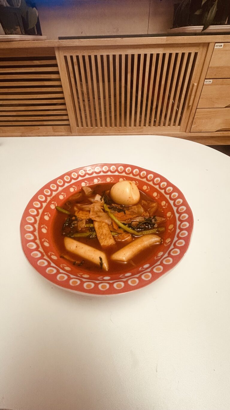 What Makes Korean Tteokbokki Different from Japanese Mochi? A Flavor and Texture Comparison for Home Cooks 2 What Makes Korean Tteokbokki Different from Japanese Mochi? A Flavor and Texture Comparison for Home Cooks - Main Feed