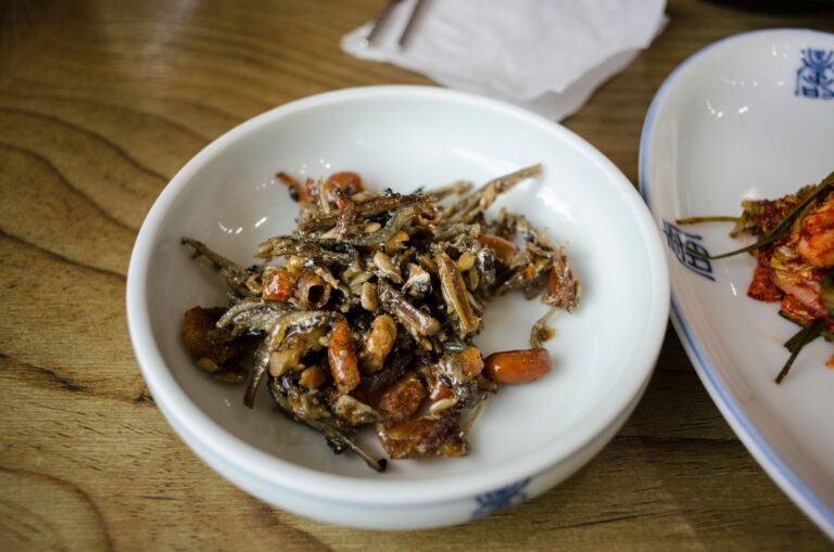 Which Korean Chili Oil Is Best for Cooking? Comparing Brands and Heat Levels for Home Chefs 1 Which Korean Chili Oil Is Best for Cooking? Comparing Brands and Heat Levels for Home Chefs - Main Feed
